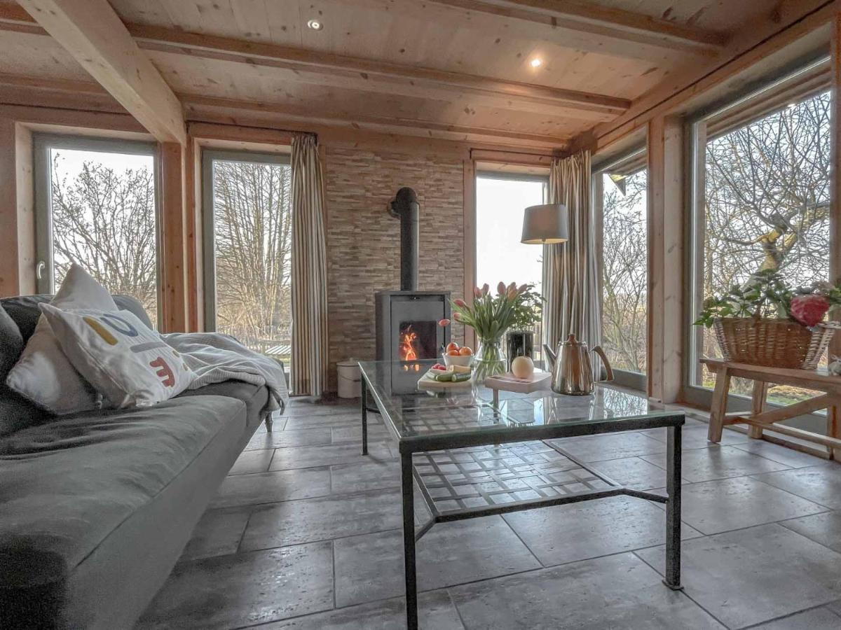 Traumhaff Kuestenchalets - Einzigartige Chalets An Der Ostsee. Ganz Aus Laerchenholz Mit Kamin Und Sauna Vogelsang-Warsin Екстер'єр фото