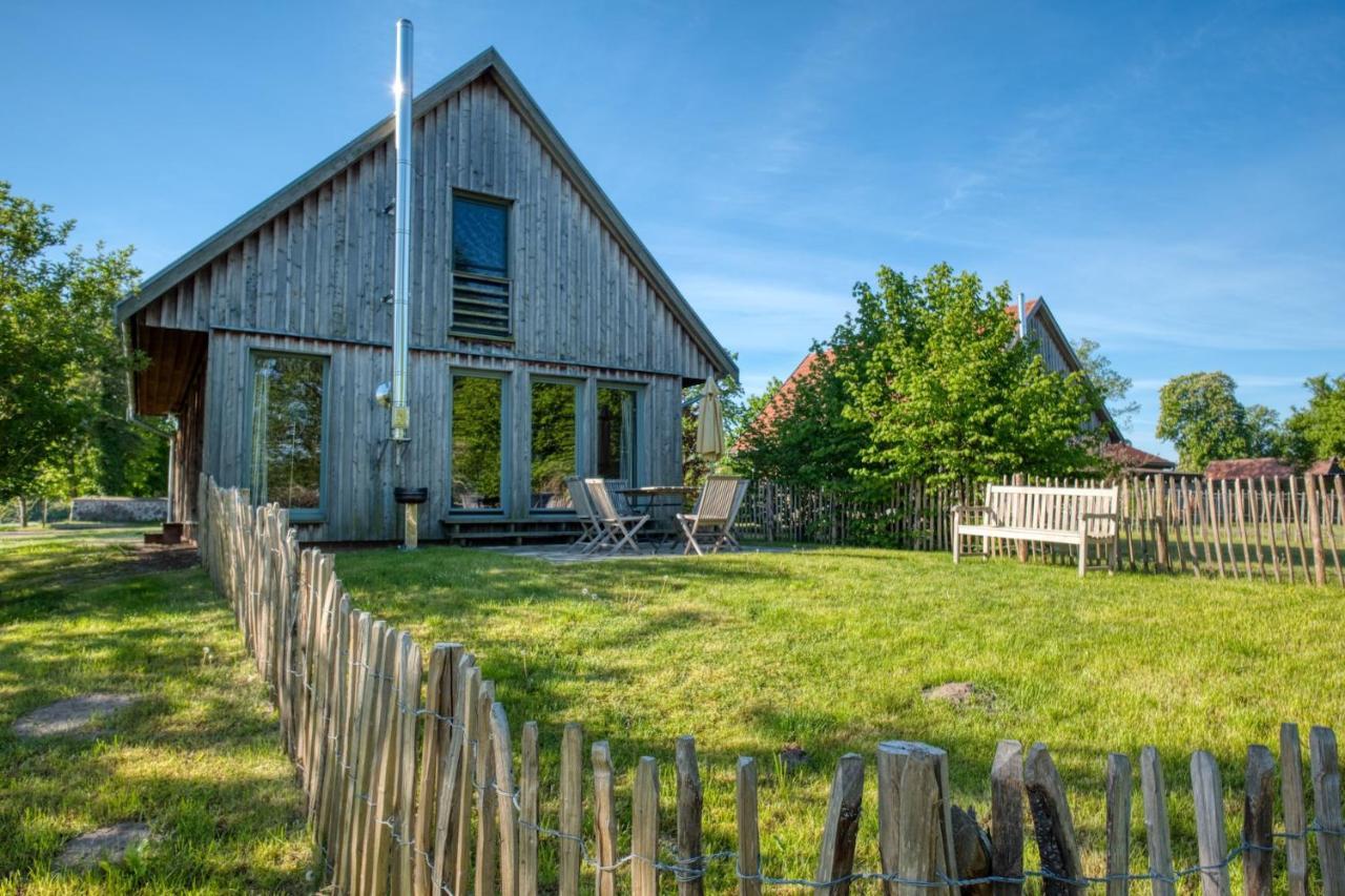 Traumhaff Kuestenchalets - Einzigartige Chalets An Der Ostsee. Ganz Aus Laerchenholz Mit Kamin Und Sauna Vogelsang-Warsin Екстер'єр фото